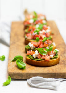 Bruschetta caprese met pesto