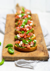 Bruschetta caprese met pesto