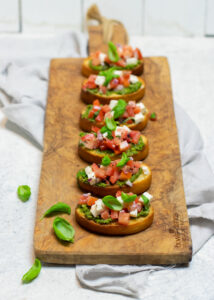 Bruschetta caprese met pesto