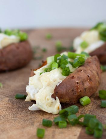 Vicky van Dijk | Gepofte zoete aardappel met brie