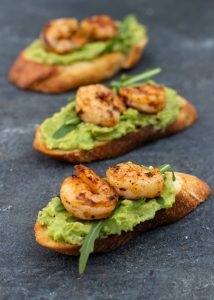 Bruschetta-met-scampi-&-avocado02