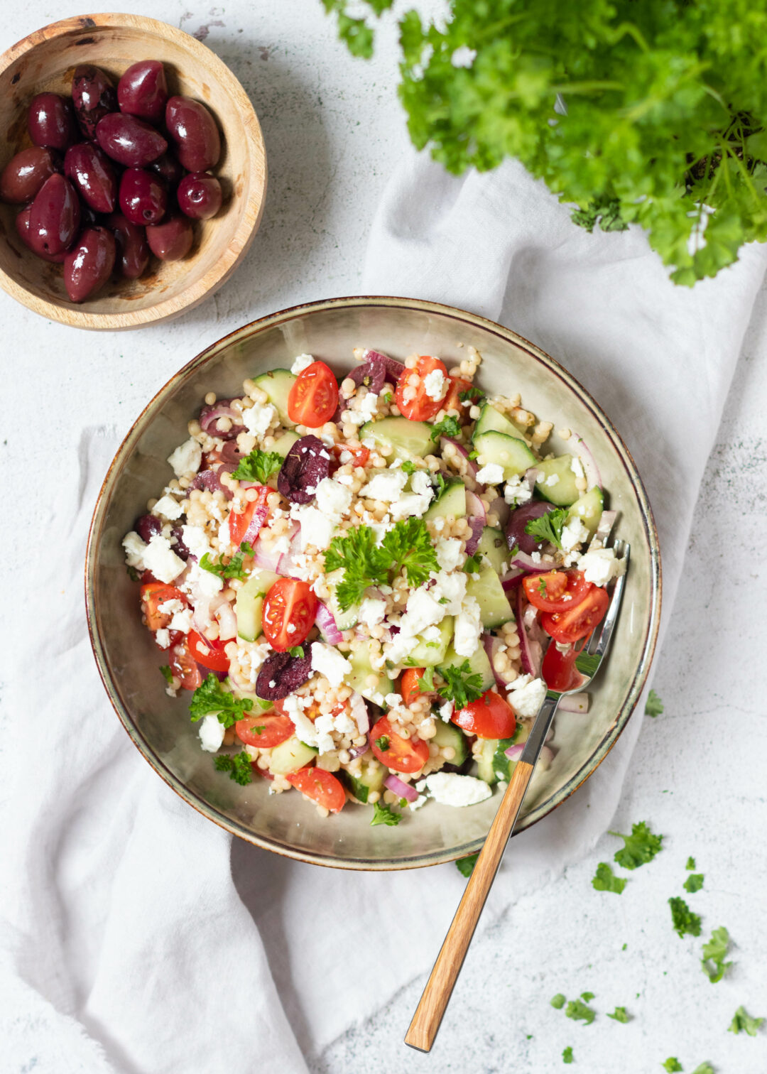 Griekse salade met parelcouscous
